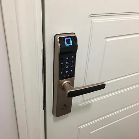 Modern Quiet 2 Bedroom Near Center