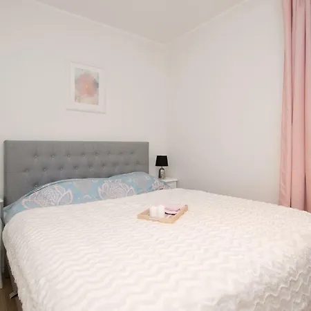 Apartment Modern Quiet 2 Bedroom Near Center