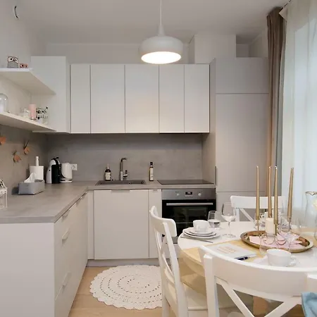 Apartment Modern Quiet 2 Bedroom Near Center *