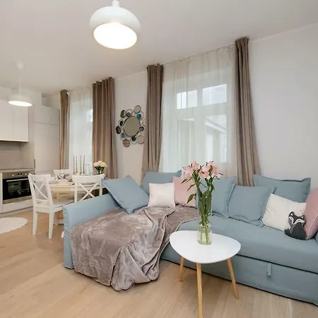 Modern Quiet 2 Bedroom Near Center Lägenhet *