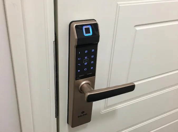 Modern Quiet 2 Bedroom Near Center